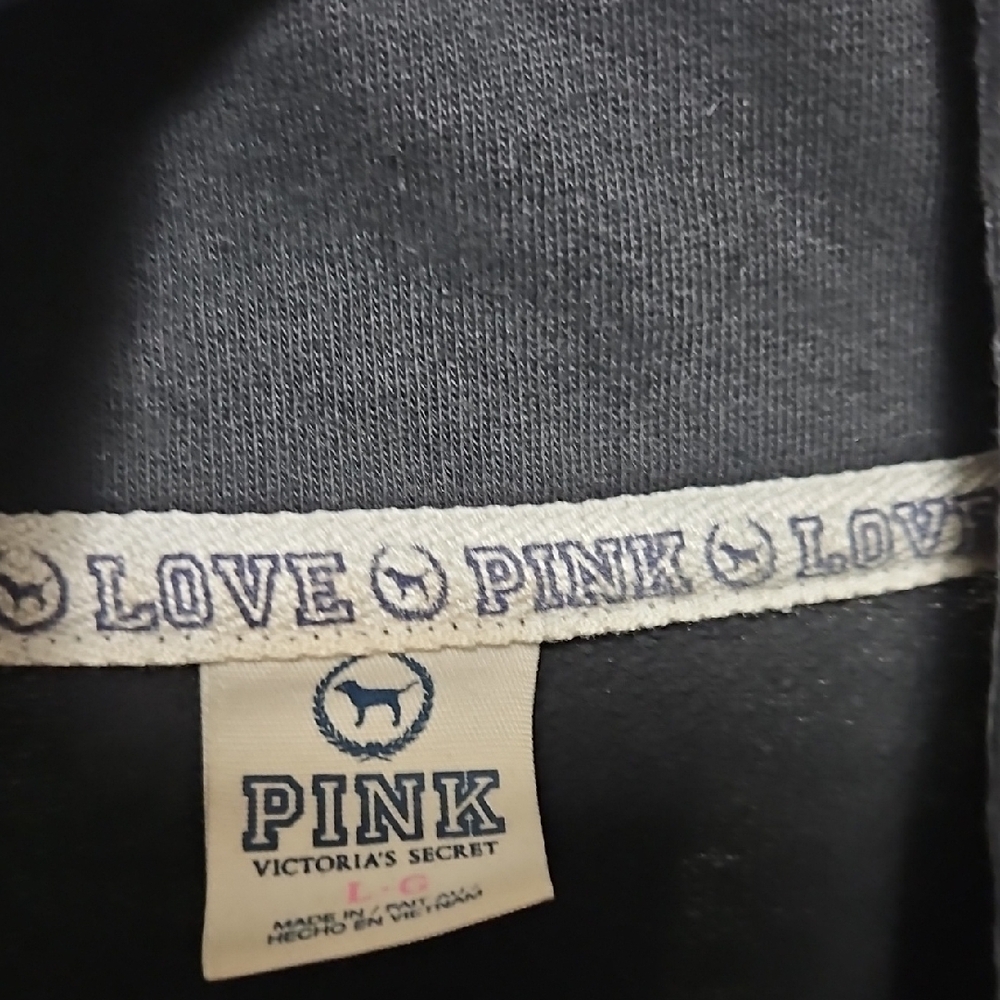 NWOT Victoria's Secret Black Zip-Up Sweater with '86' Design - Picture 2 of 6